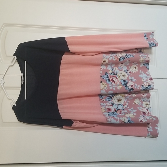 Floral Color Block top - Picture 5 of 5